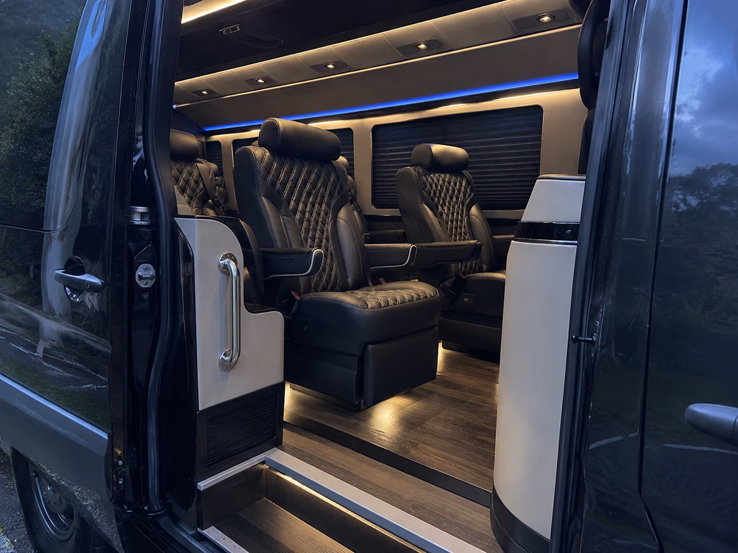 baltimore 10 passenger sprinter van inside