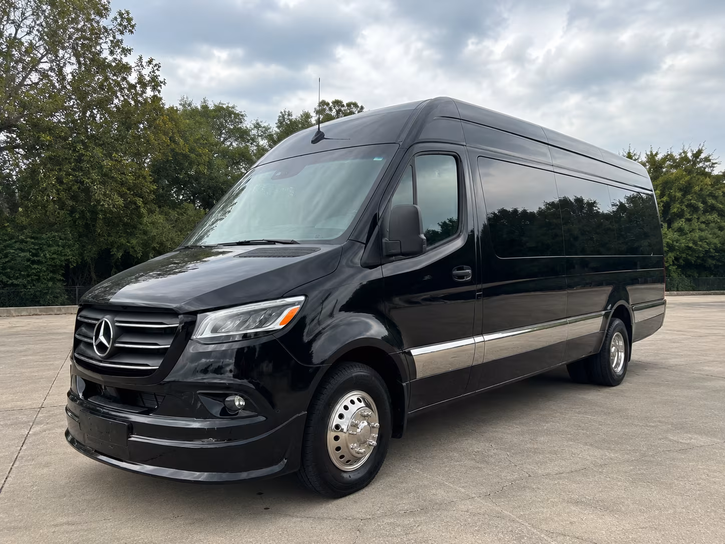 find the perfect transportation for your next airport transfer 4